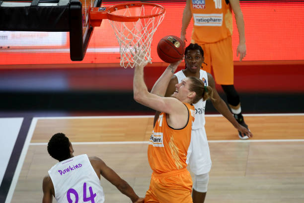 往往伴随着 往往伴随着