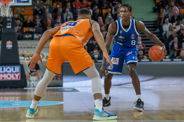 且多次击败 且多次击败